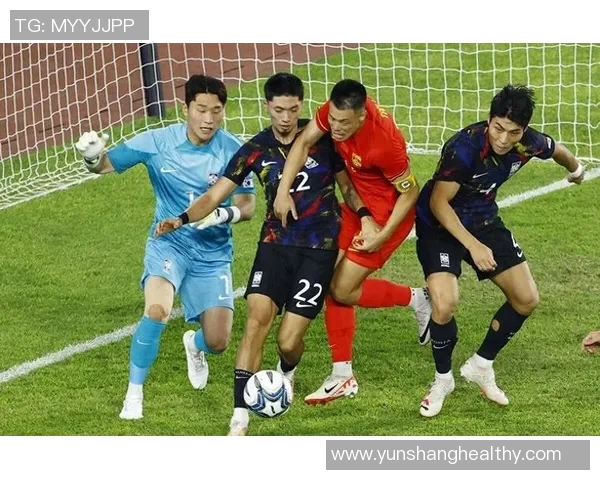 上海足球队团队协作引发热议球迷对战术配合与队员默契的不同看法 上海足球队团队协作引发热议球迷对战术配合与队员默契的不同看法