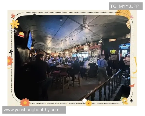 莫斯科酒吧足球热潮：激情与友谊交织的夜晚盛宴