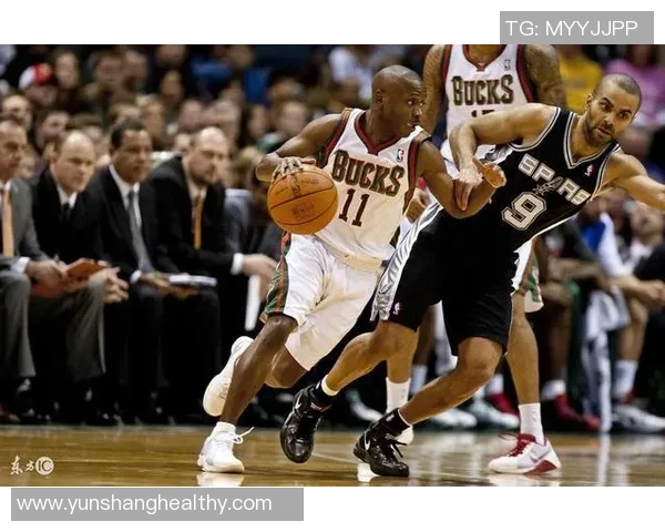 重庆篮球队的速度之道:探索快速进攻与防守的完美结合 重庆篮球队的速度之道:探索快速进攻与防守的完美结合