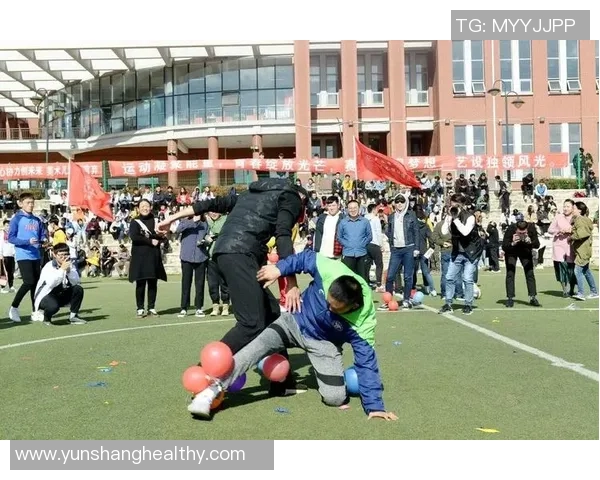 踢足球你我他共同享受的快乐与团队精神的完美结合 踢足球你我他共同享受的快乐与团队精神的完美结合